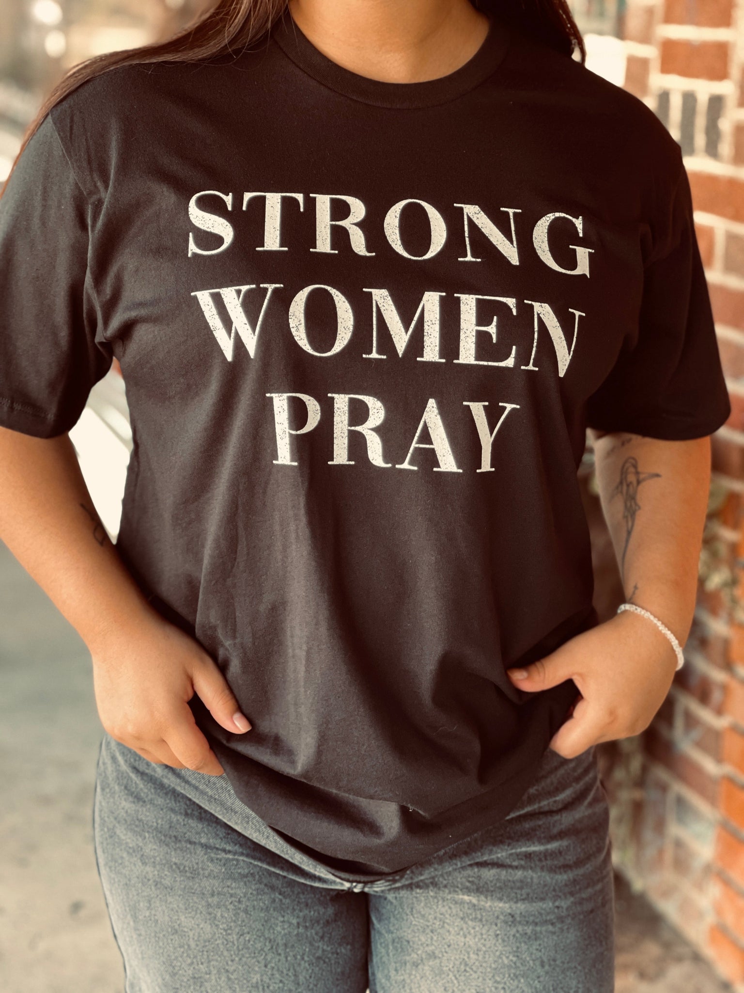 Strong Women Pray Tee